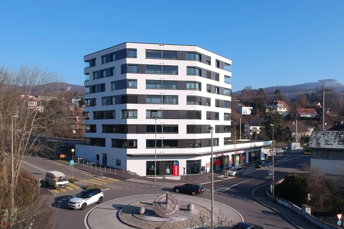 Appartement 3.5 pièces inondé de lumière - Photo 1 sur 12