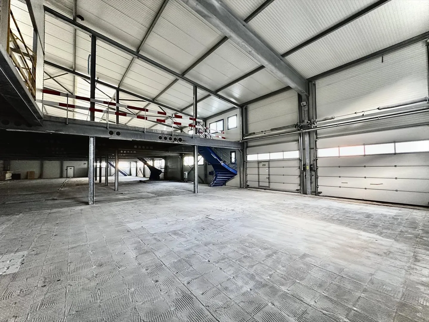 Industrial Hall for Rent in Sierre - Falcons Industrial Zone - Photo 2 of 5
