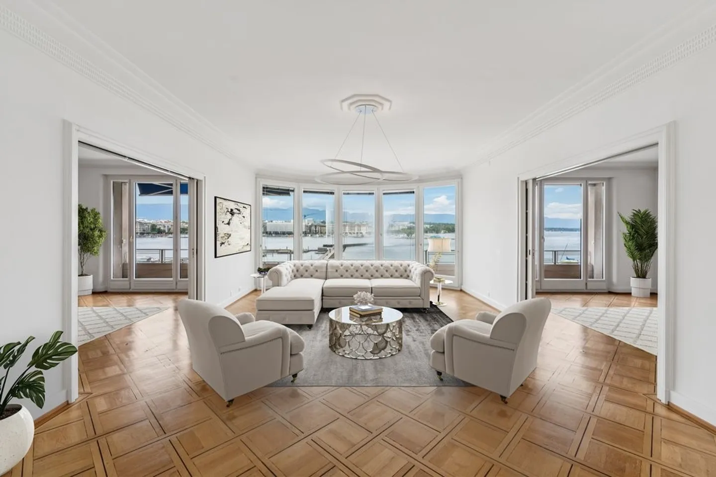Magnificent 7-room apartment with lake and fountain views - Photo 1 of 12