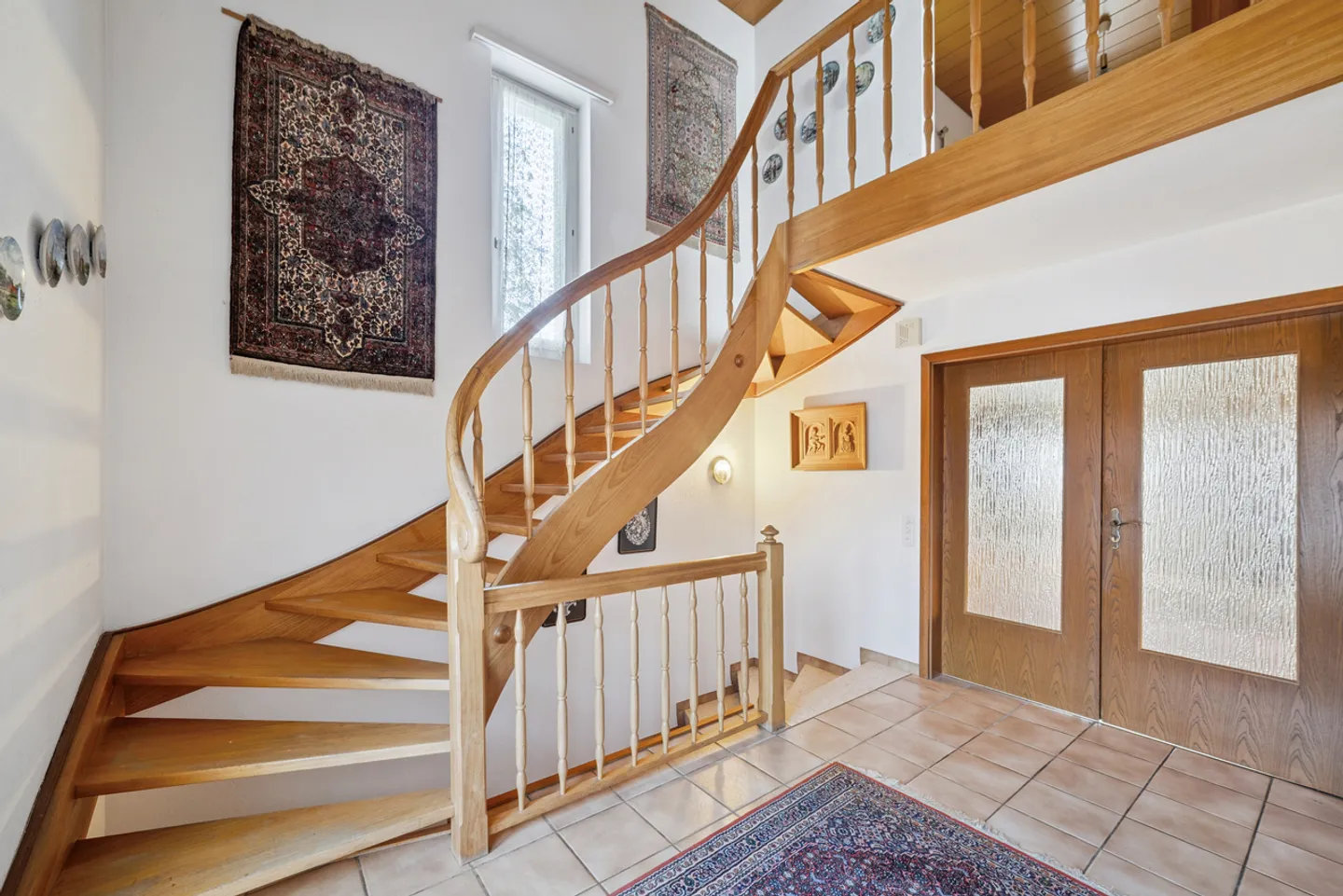 Großes 6,5-Zimmer-Haus auf großem Grundstück in Meyriez - Foto 3 von 13