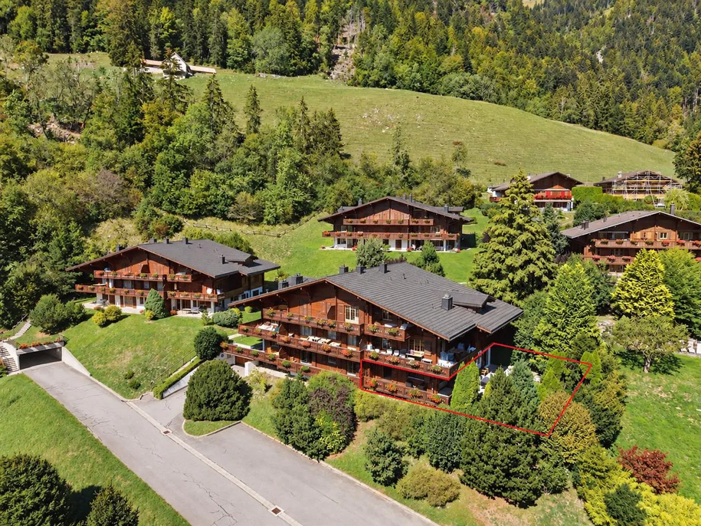 Alpine Dream Home with Panoramic View in Château-d'OEx - Photo 2 of 23