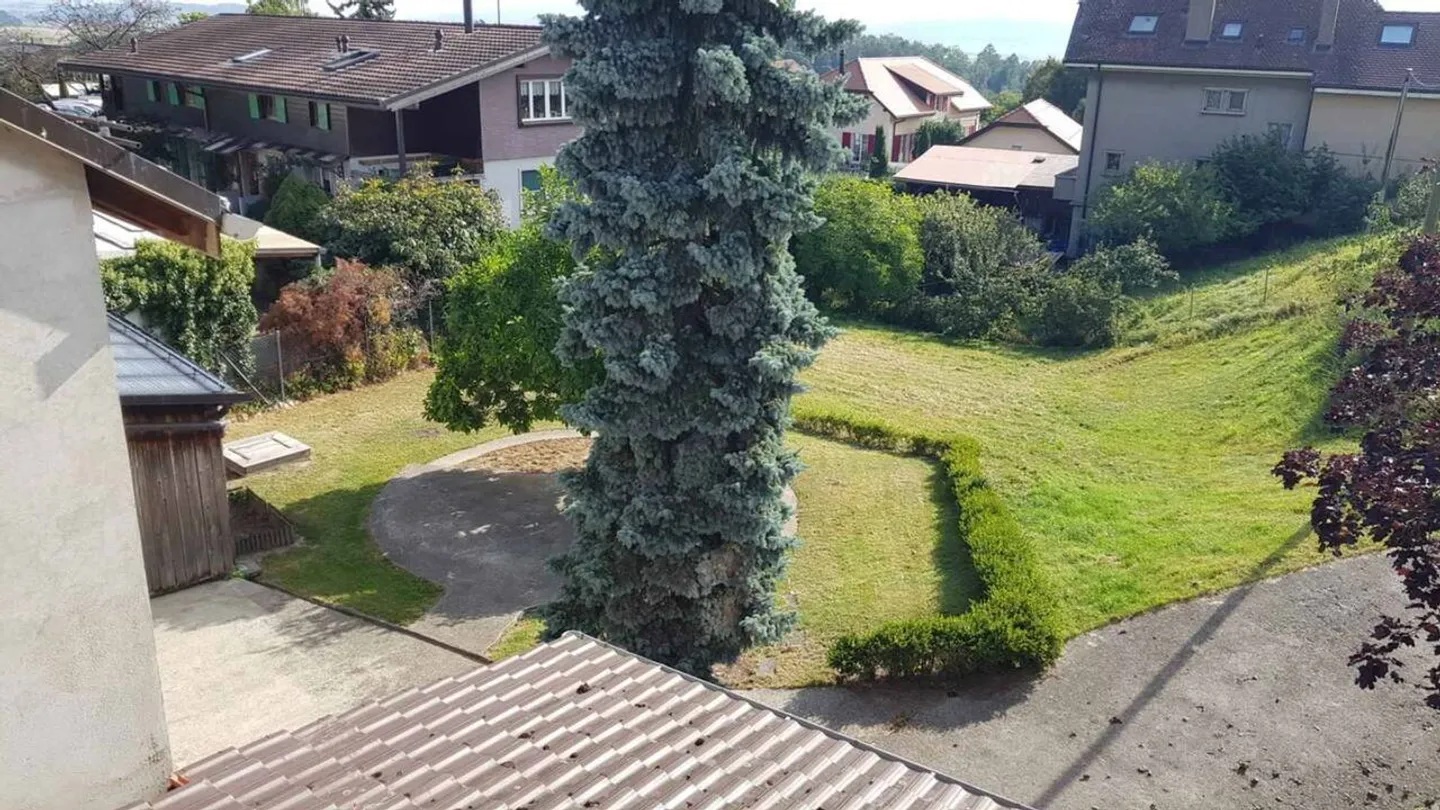 Charmante maison mitoyenne de 4½ pièces avec jardin et place de parc - Photo 11 sur 12