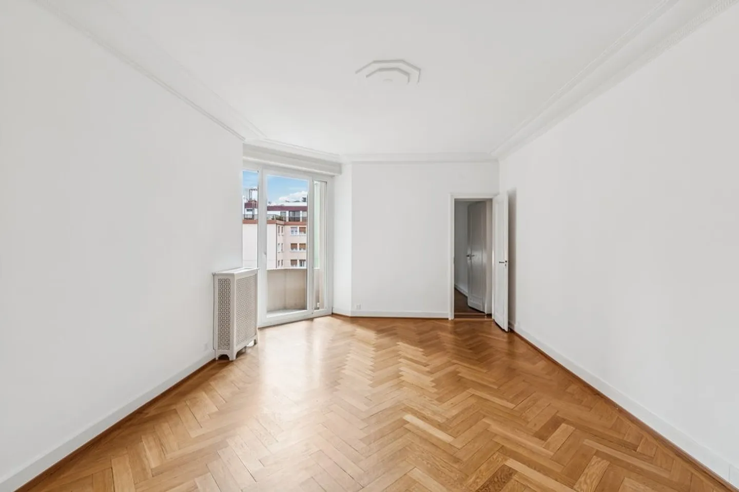 Magnificent 7-room apartment with lake and fountain views - Photo 9 of 12