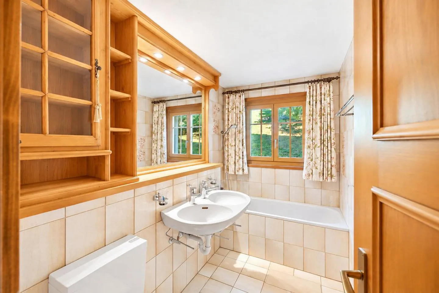 Alpine Dream Home with Panoramic View in Château-d'OEx - Photo 10 of 23