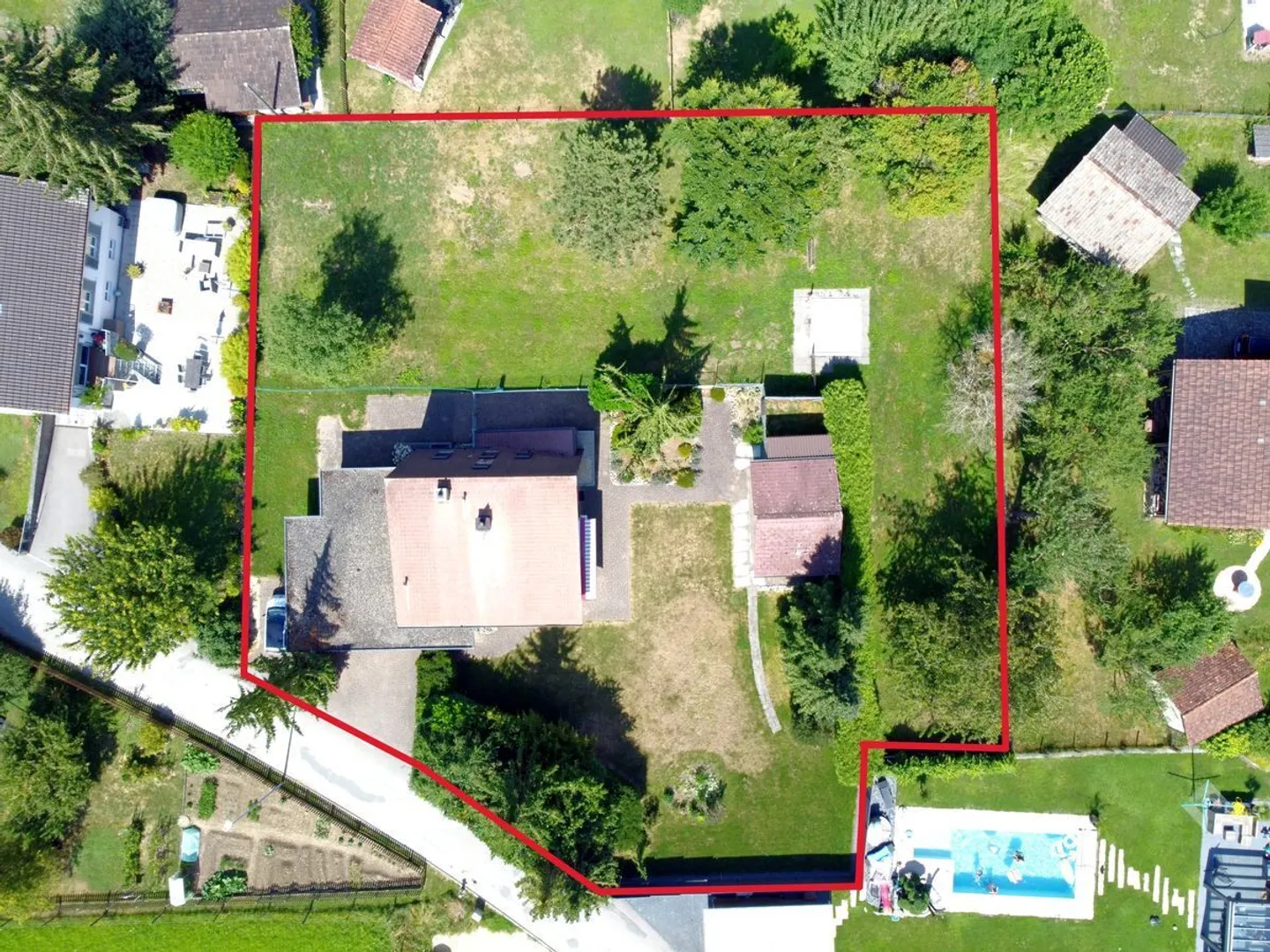 Einfamilienhaus mit großem Potenzial in Glovelier - Grundstück von 1943 m2 - Foto 3 von 13