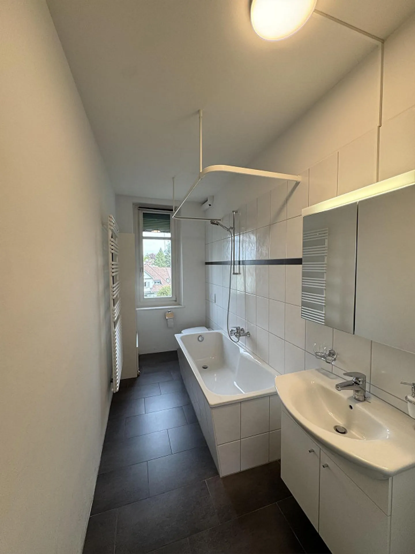 Charming 4.5-room old building apartment in a central location in Bern - Photo 1 of 11