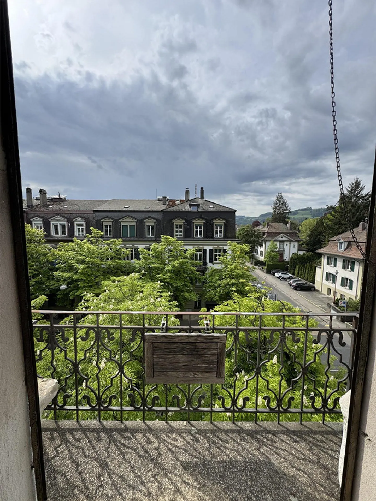 Charming 4.5-room old building apartment in a central location in Bern - Photo 3 of 11