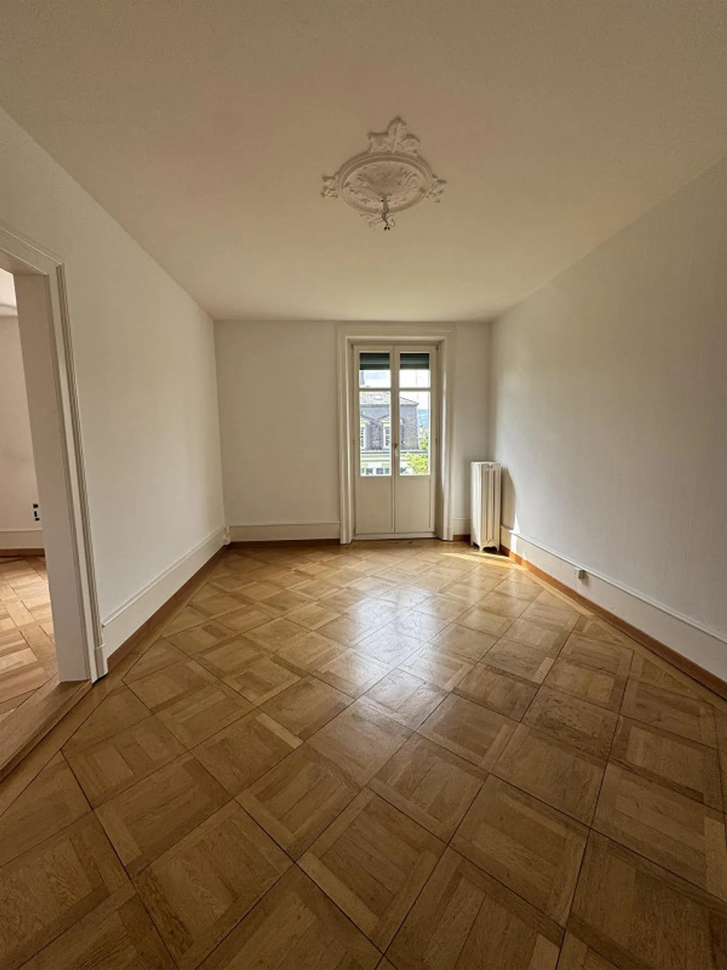 Charming 4.5-room old building apartment in a central location in Bern - Photo 4 of 11