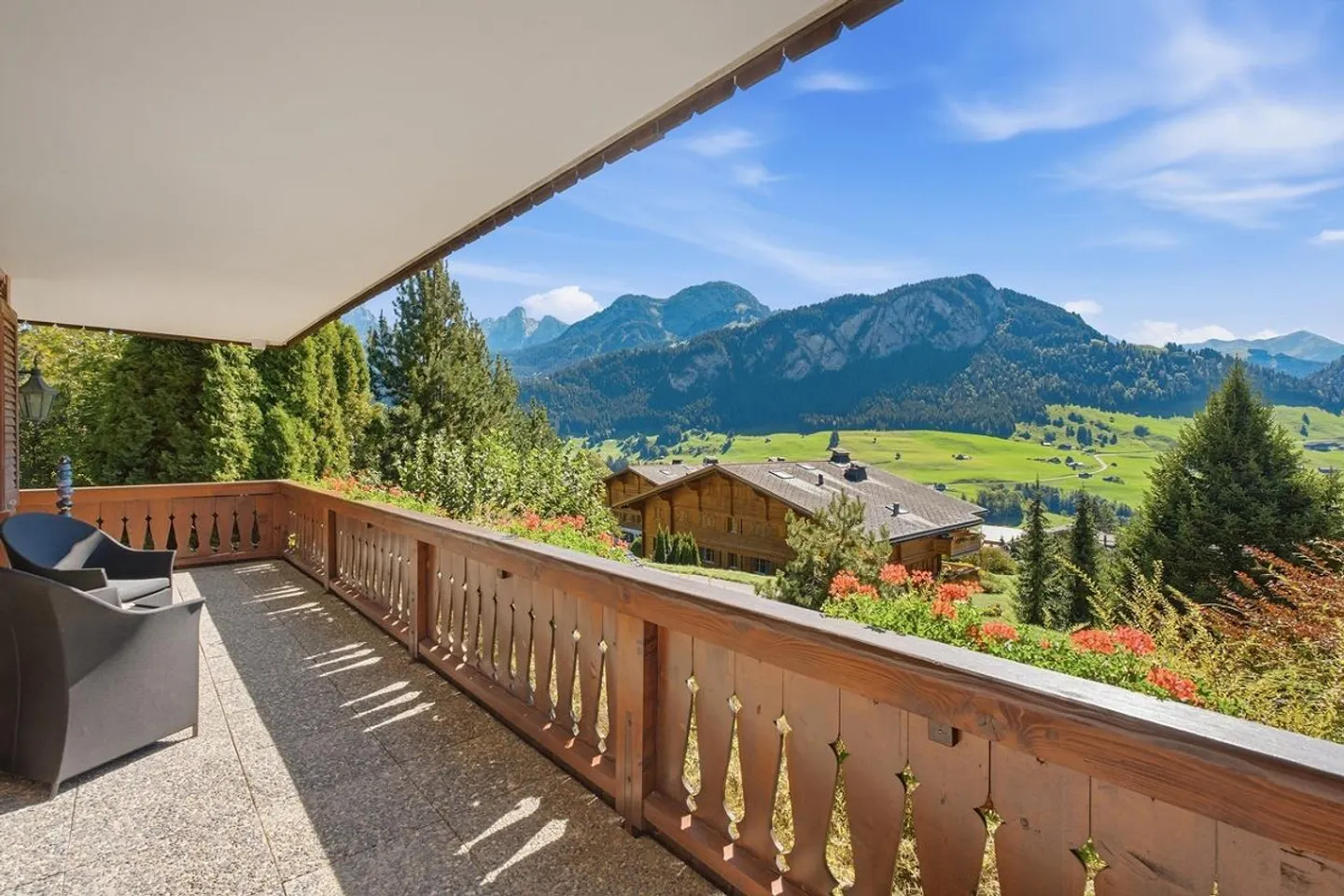Alpine Dream Home with Panoramic View in Château-d'OEx - Photo 16 of 23
