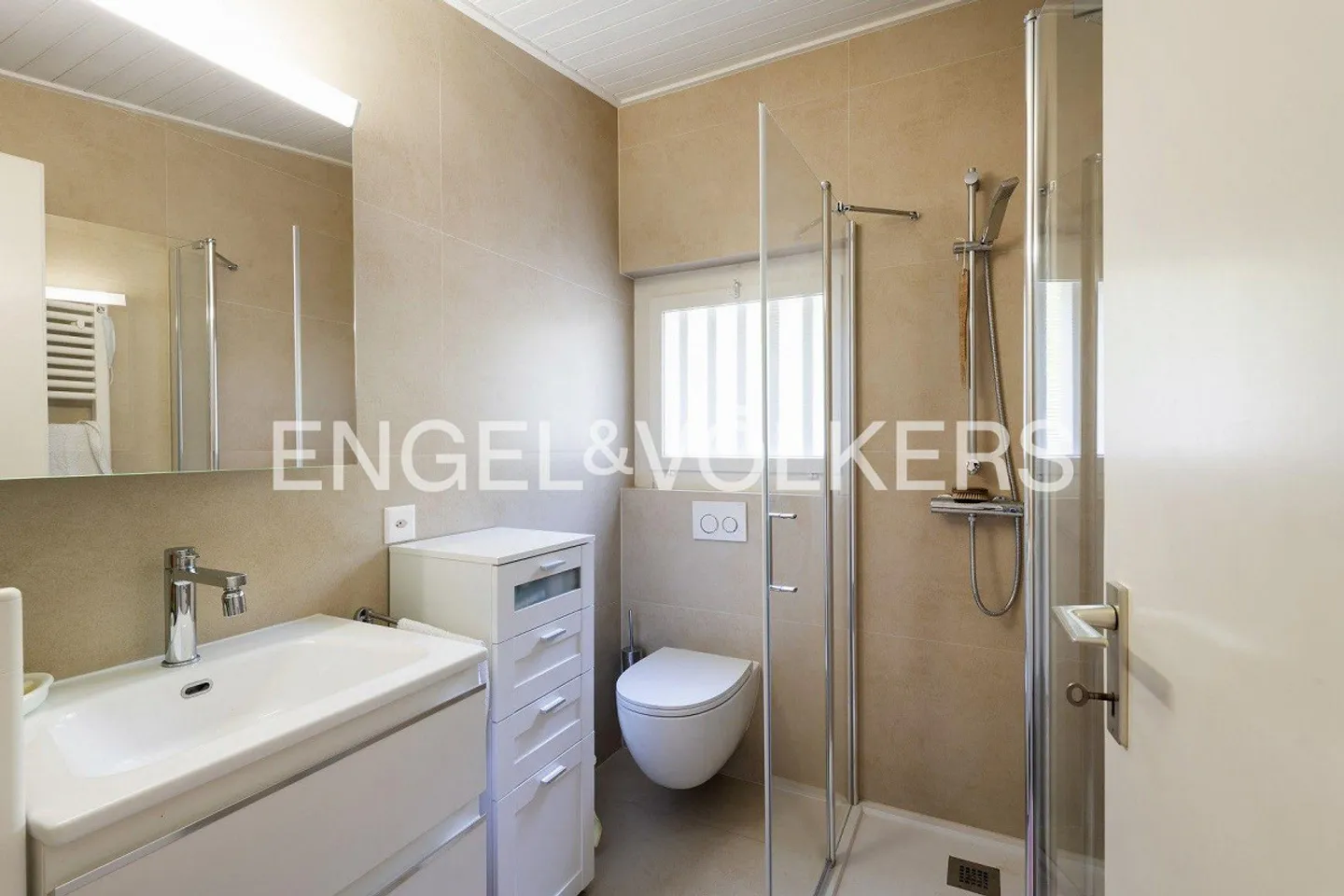 Villa moderna con piscina e appartamento indipendente - Foto 7 di 15