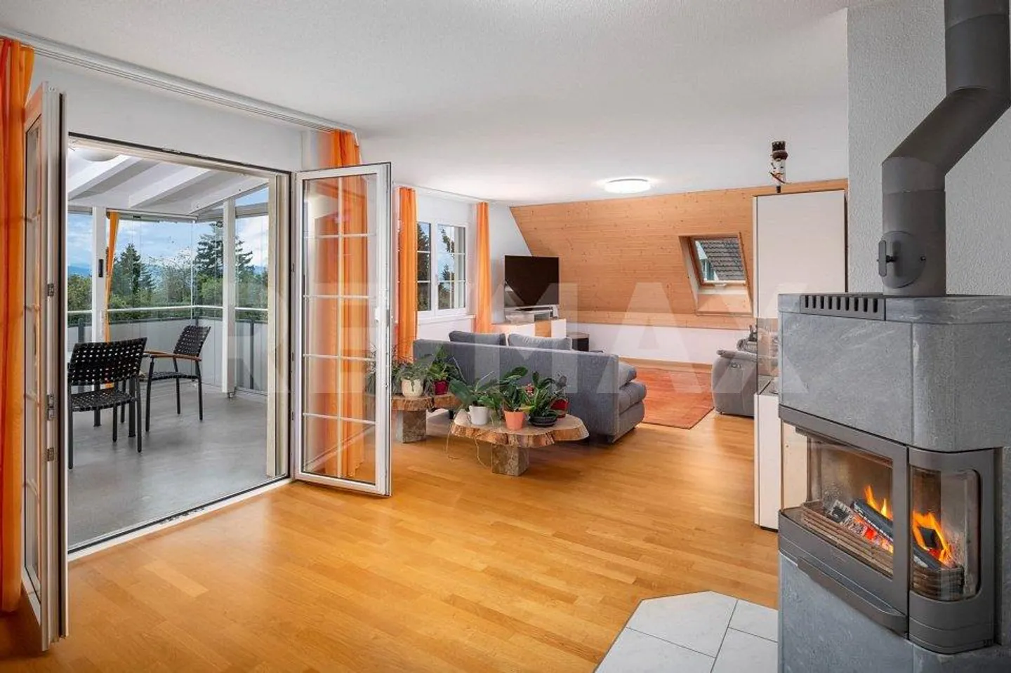 Gepflegte, grosszügige Dachwohnung - Photo 1 of 13