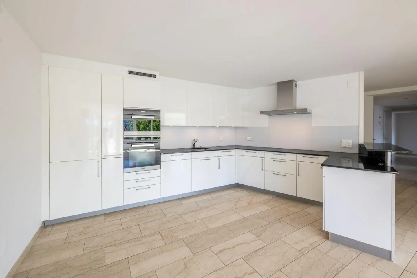 Geräumige Wohnung mit Seeblick - Foto 3 von 6
