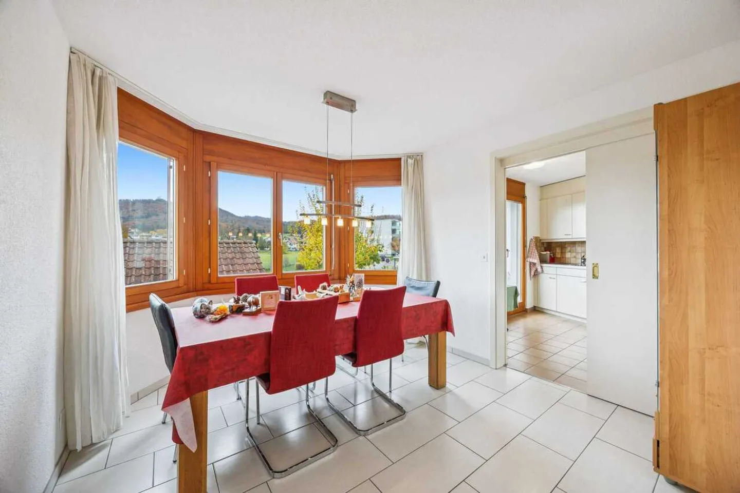 This charming 4.5-room apartment in Aarburg - Photo 2 of 13