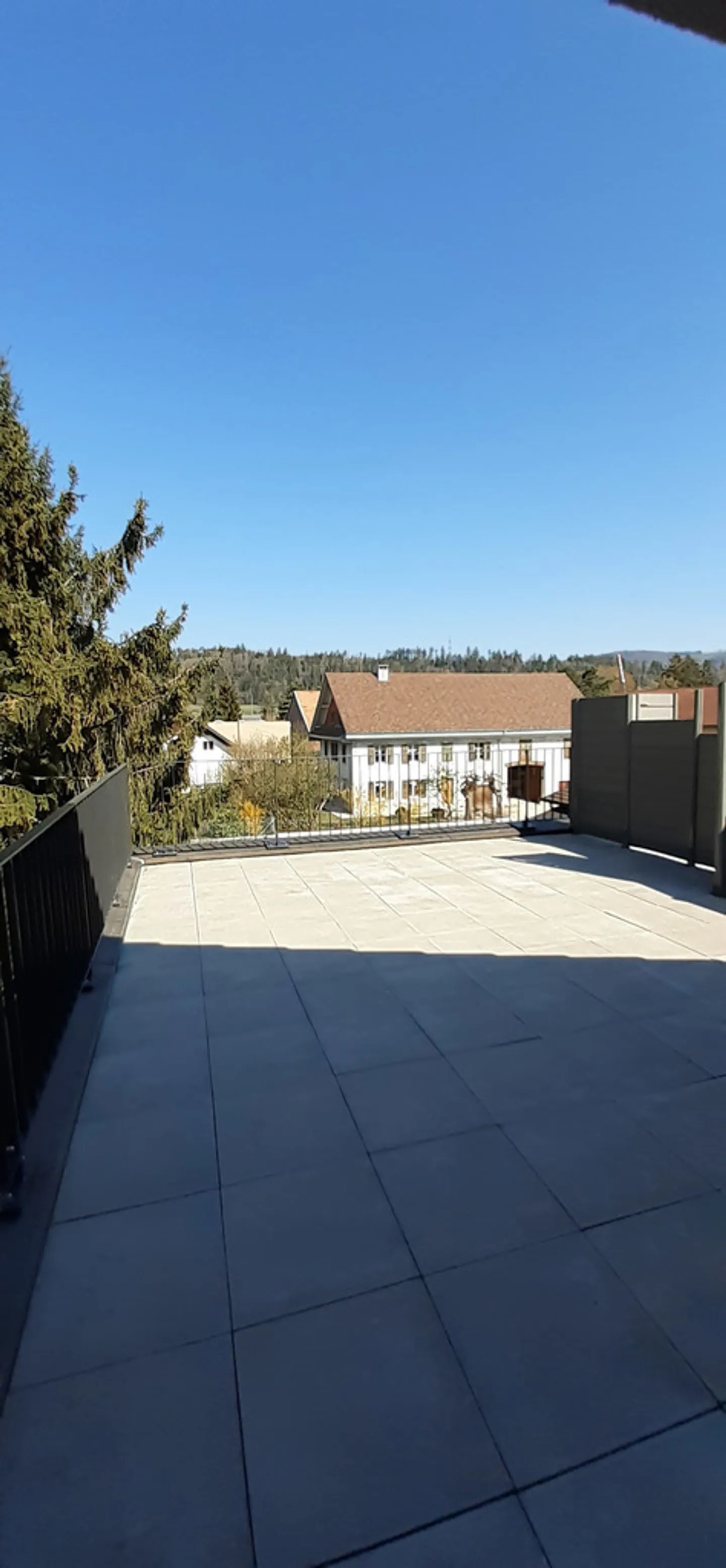 Une terrasse sur les toits orientée soleil couchant - Photo 1 sur 7