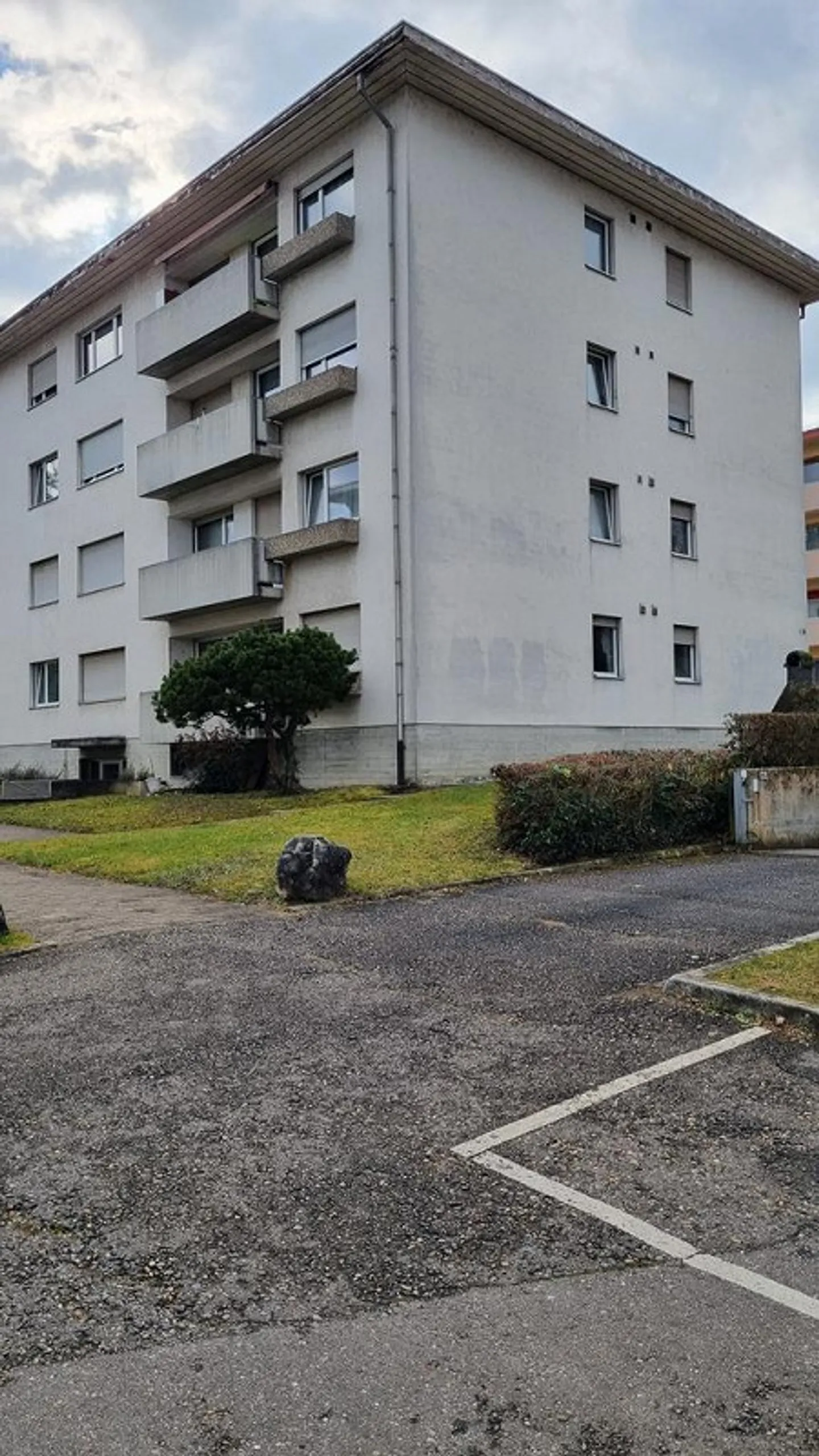 Espace polyvalent à proximité de la gare de Frenkendorf - Photo 1 sur 6