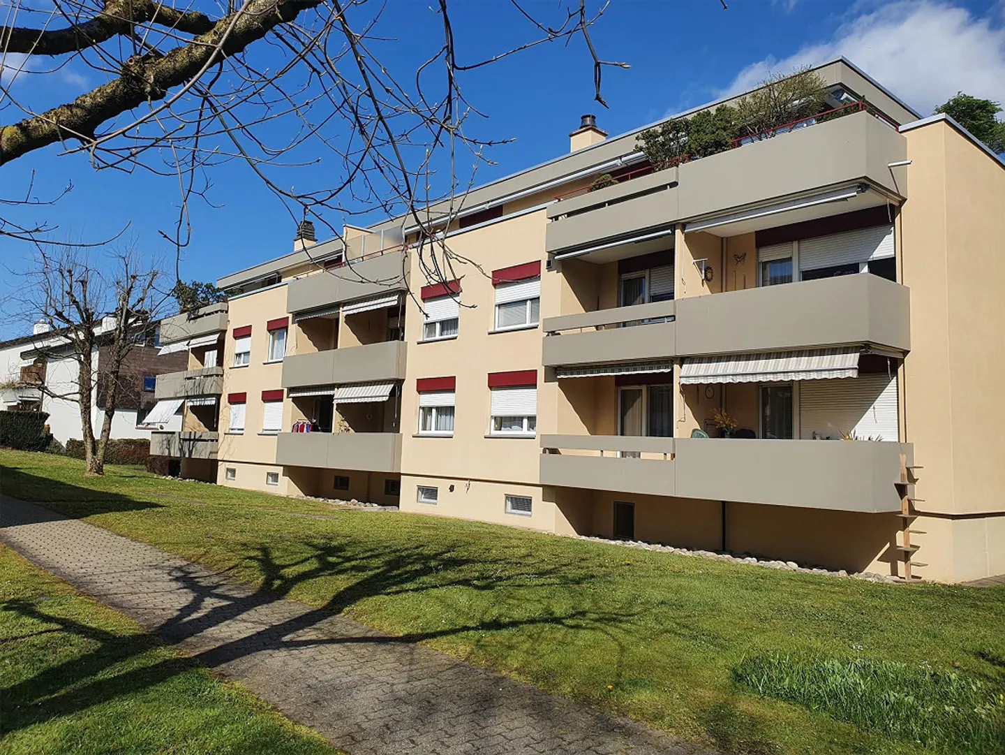 Appartement attrayant de 2,5 pièces dans un emplacement calme et central à Reinach - Photo 1 sur 8