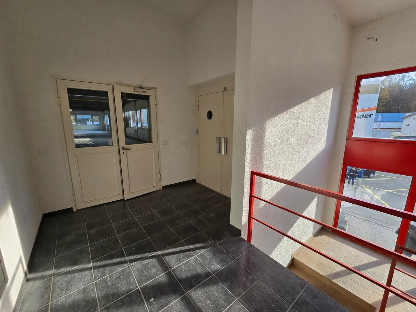 Fläche von 555m2 - Showroom - Büros oder Lokale - Foto 5 von 7