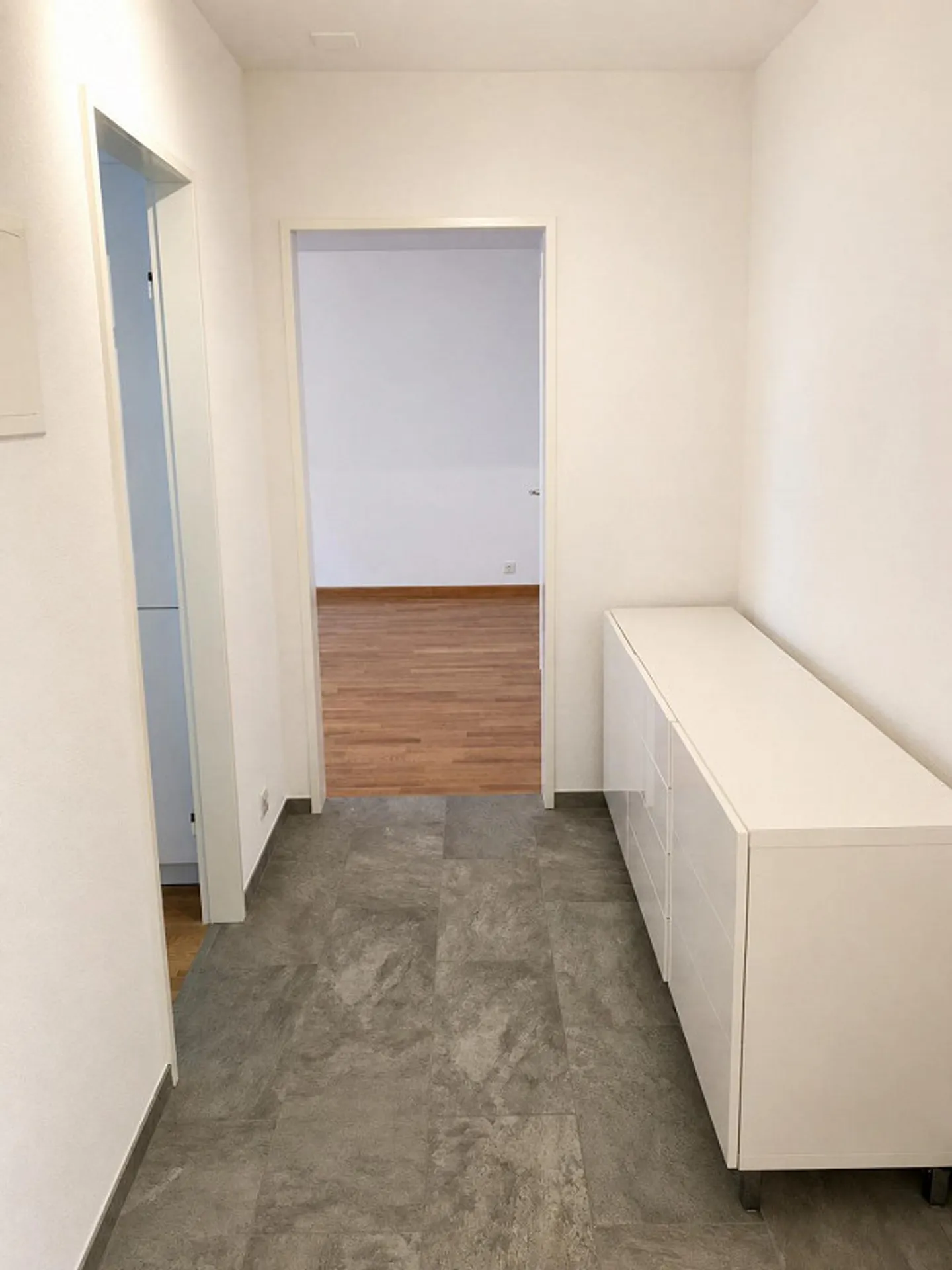 Appartement attrayant de 2,5 pièces dans un emplacement calme et central à Reinach - Photo 5 sur 8