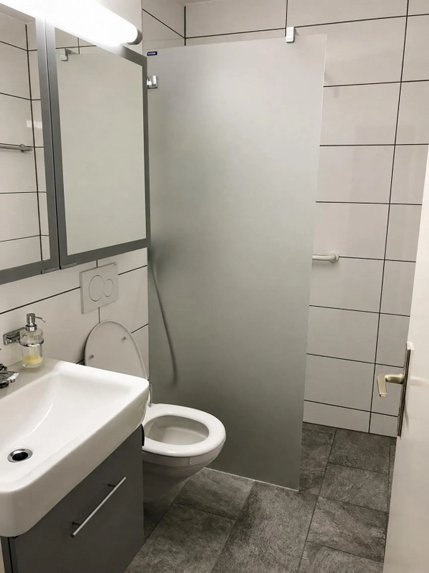 Appartement attrayant de 2,5 pièces dans un emplacement calme et central à Reinach - Photo 3 sur 8