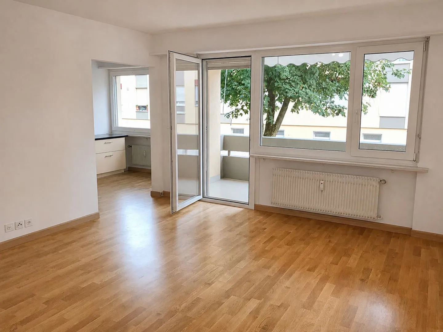 Appartement attrayant de 2,5 pièces dans un emplacement calme et central à Reinach - Photo 4 sur 8
