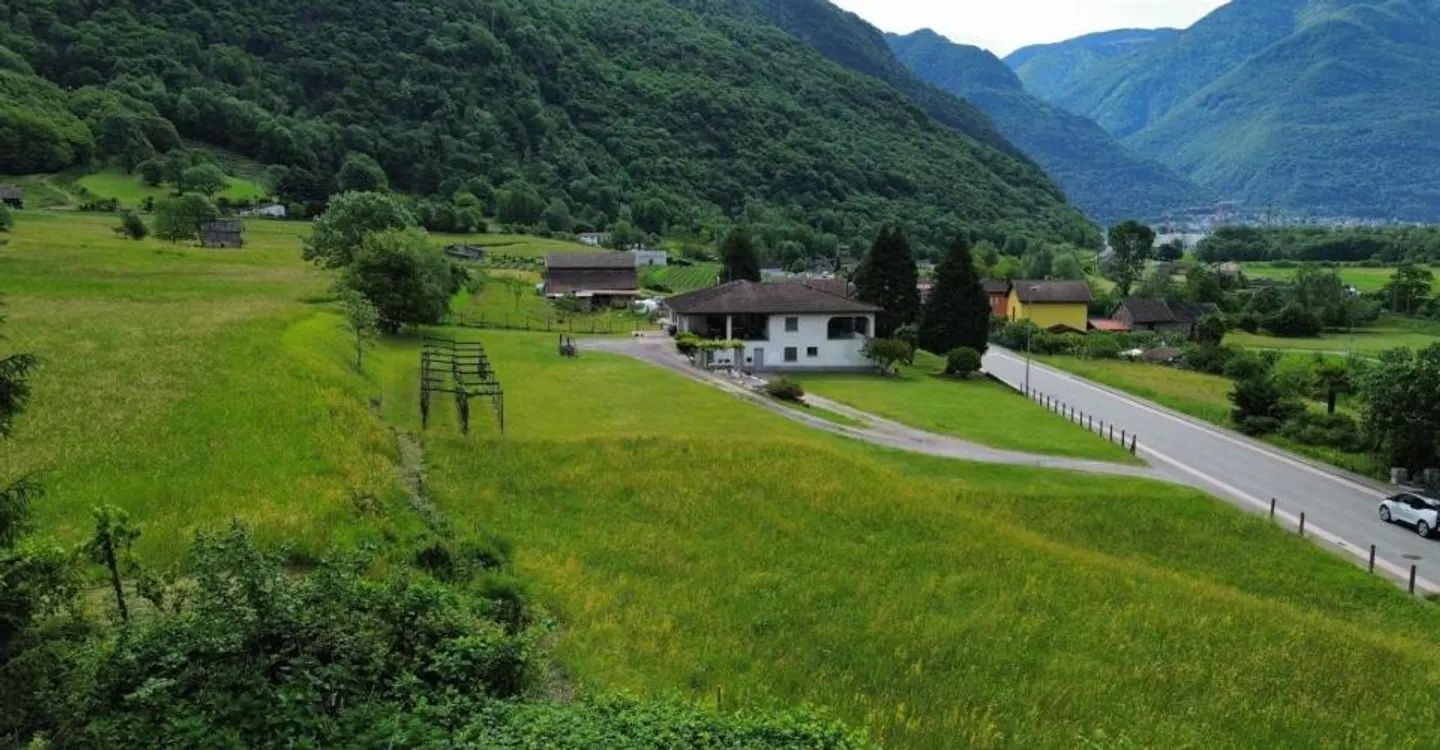 Terreno edificabile con potenziale a Claro - Foto 1 di 7