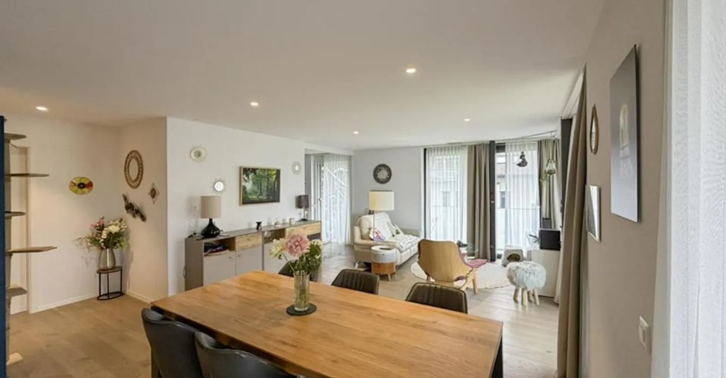 3.5-room apartment with magnificent veranda - Bulle - Photo 2 of 13