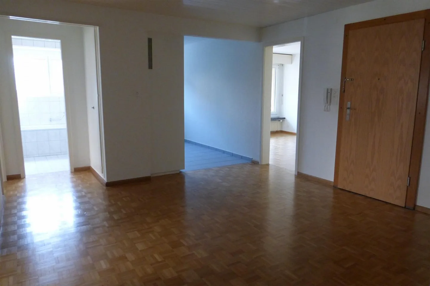 Appartamento 4,5 locali in una zona residenziale tranquilla nel verde sulla Ringstrasse - Foto 3 di 9