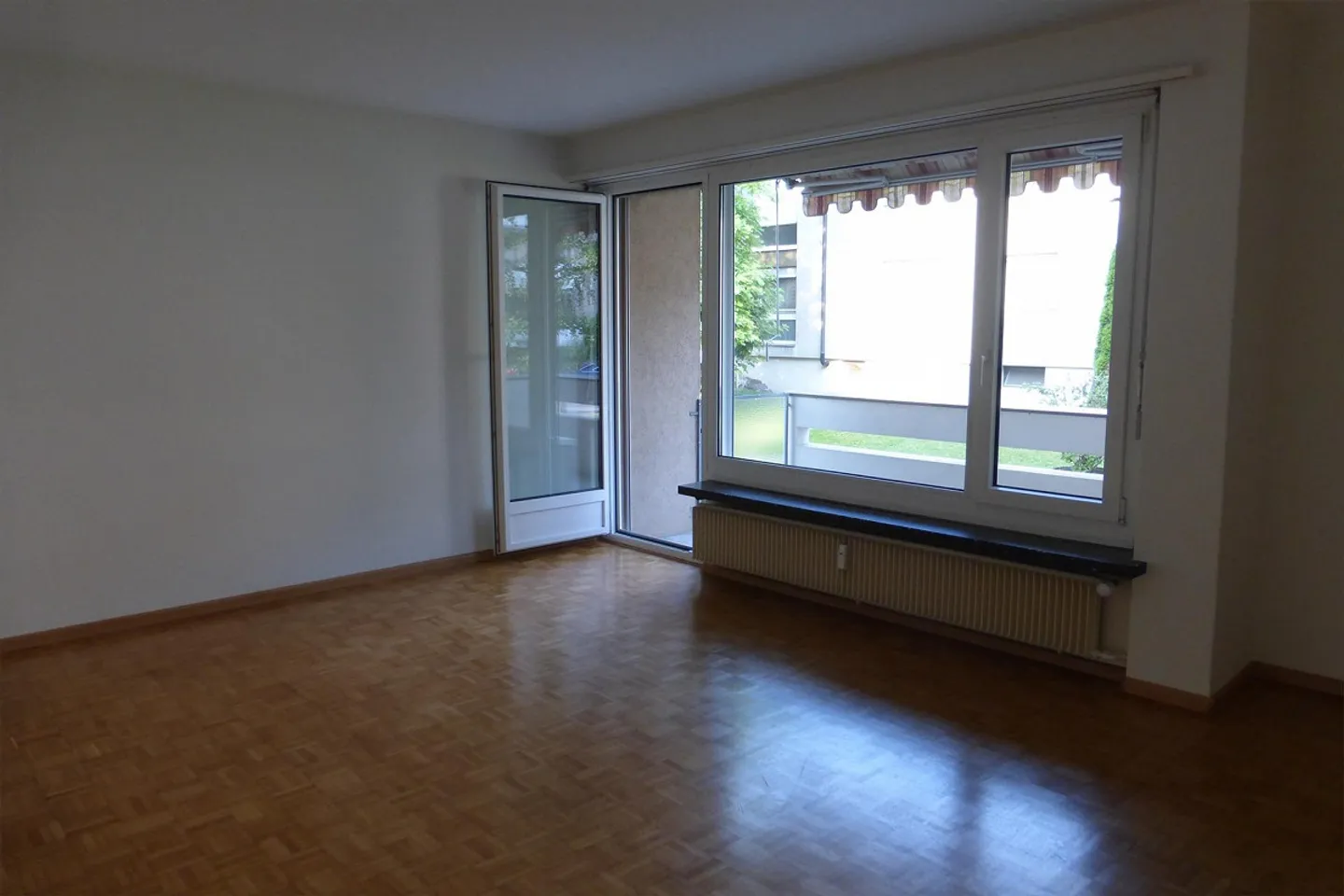 Appartamento 4,5 locali in una zona residenziale tranquilla nel verde sulla Ringstrasse - Foto 2 di 9