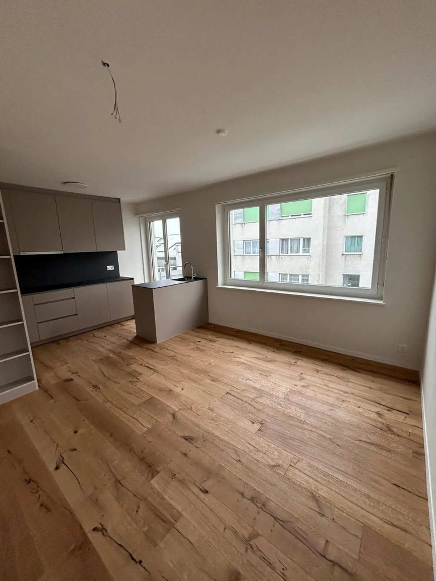 Appartamento moderno e spazioso di 4 stanze in affitto - Foto 3 di 11