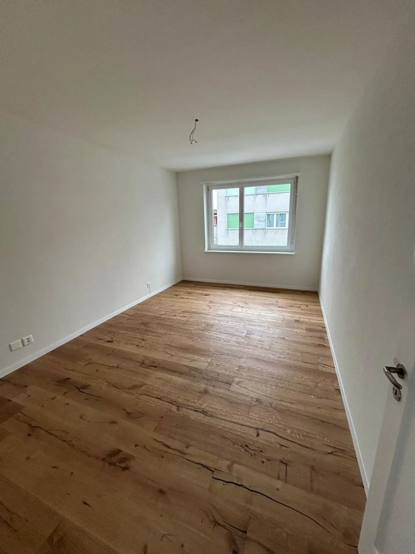 Appartamento moderno e spazioso di 4 stanze in affitto - Foto 9 di 11