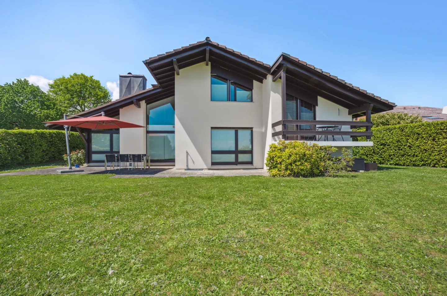 Très belle villa individuelle sur un terrain de plus de 2 000 m² ! - Photo 3 sur 24