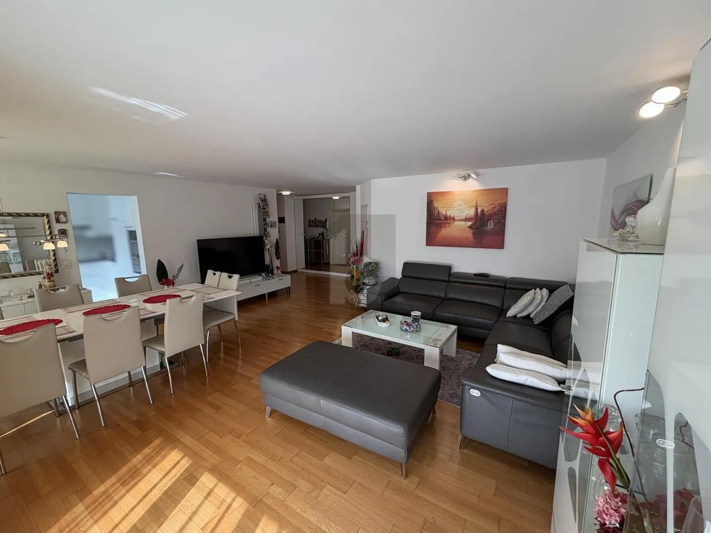 La vie en ville dans la verdure - Photo 1 sur 6