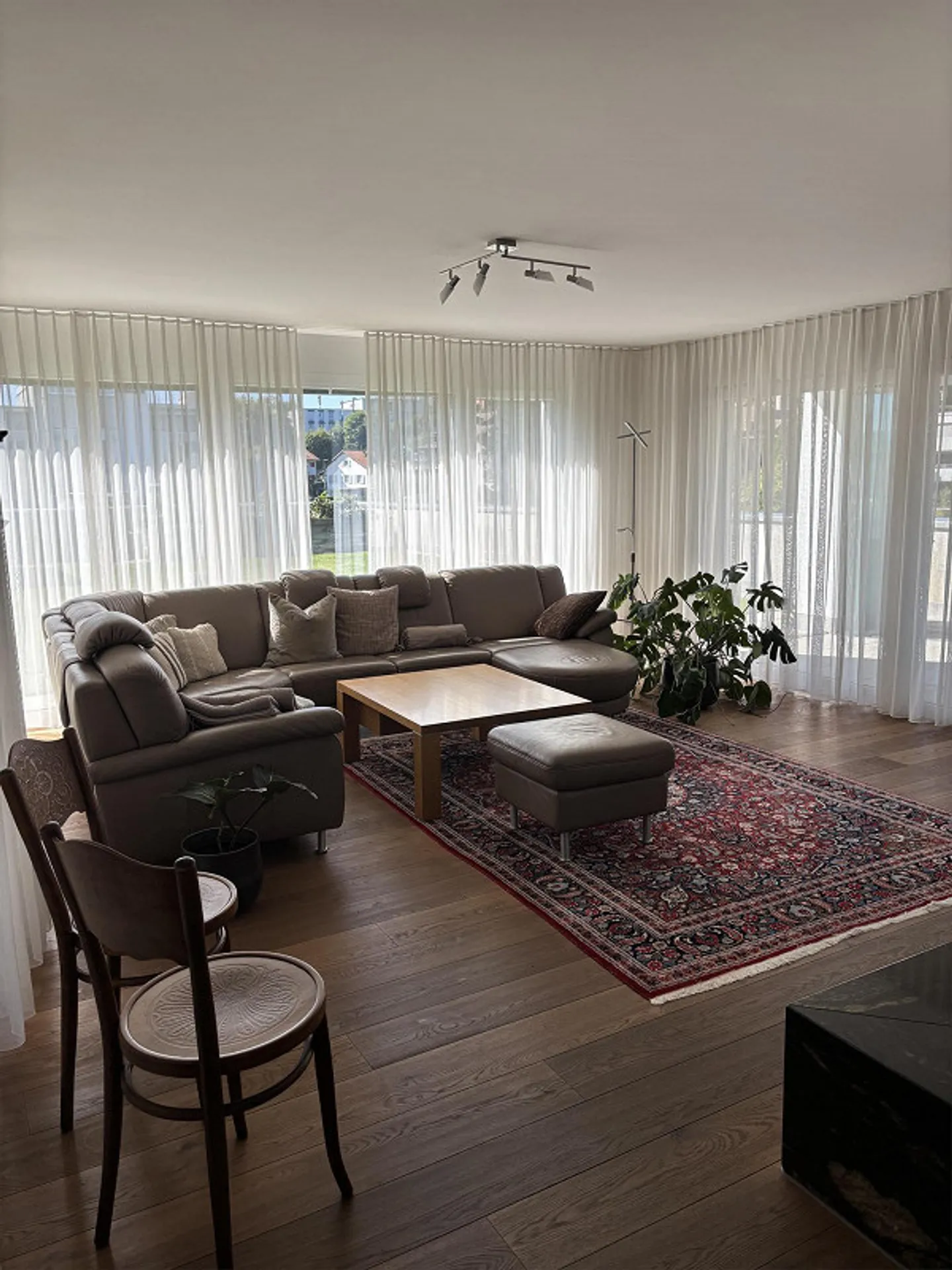 Light-Filled Penthouse Apartment - Photo 6 of 21