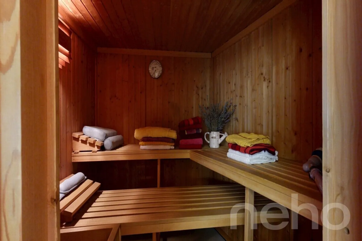 Affascinante casa unifamiliare di 6 stanze con piscina, sauna e vista panoramica - Foto 10 di 12