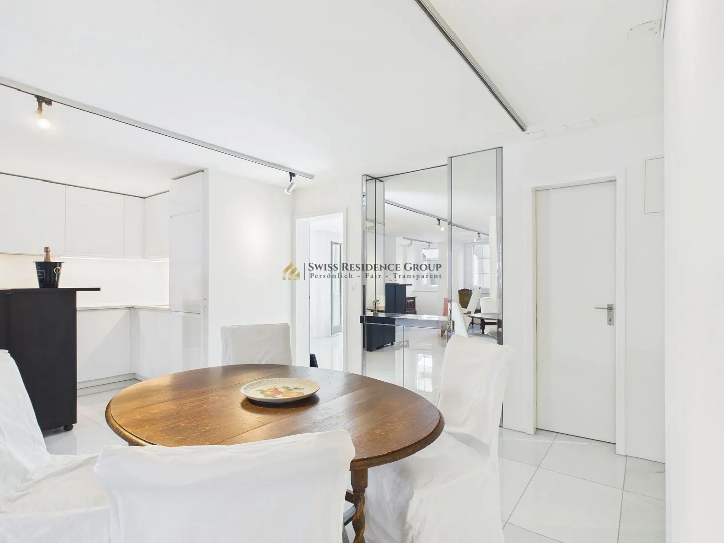 Appartement exclusif de 2,5 pièces avec vue sur le Grossmünster et la Limmat - Photo 1 sur 17