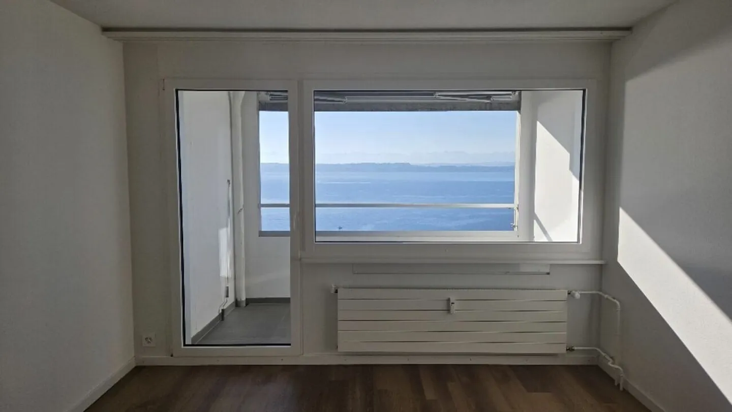 Appartement de quatre pièces avec vue exceptionnelle sur le lac - Photo 1 sur 10