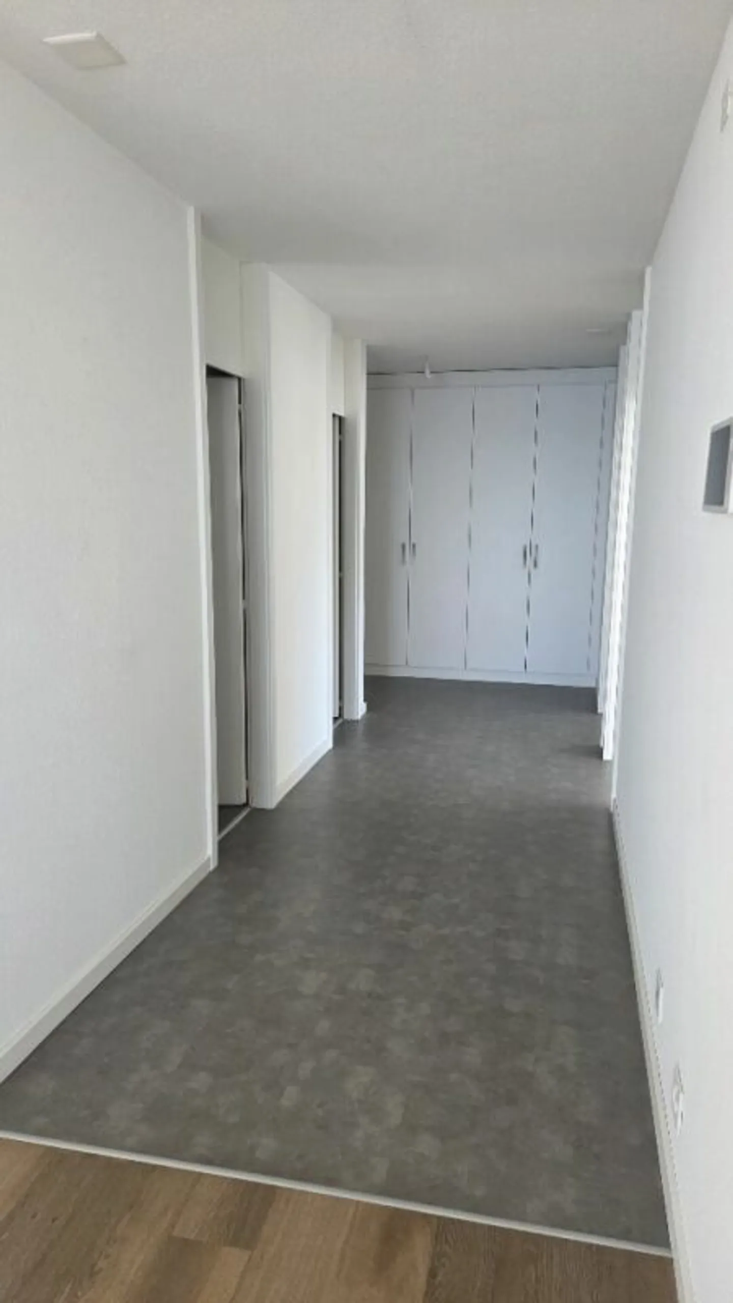 Appartement de quatre pièces avec vue exceptionnelle sur le lac - Photo 2 sur 10
