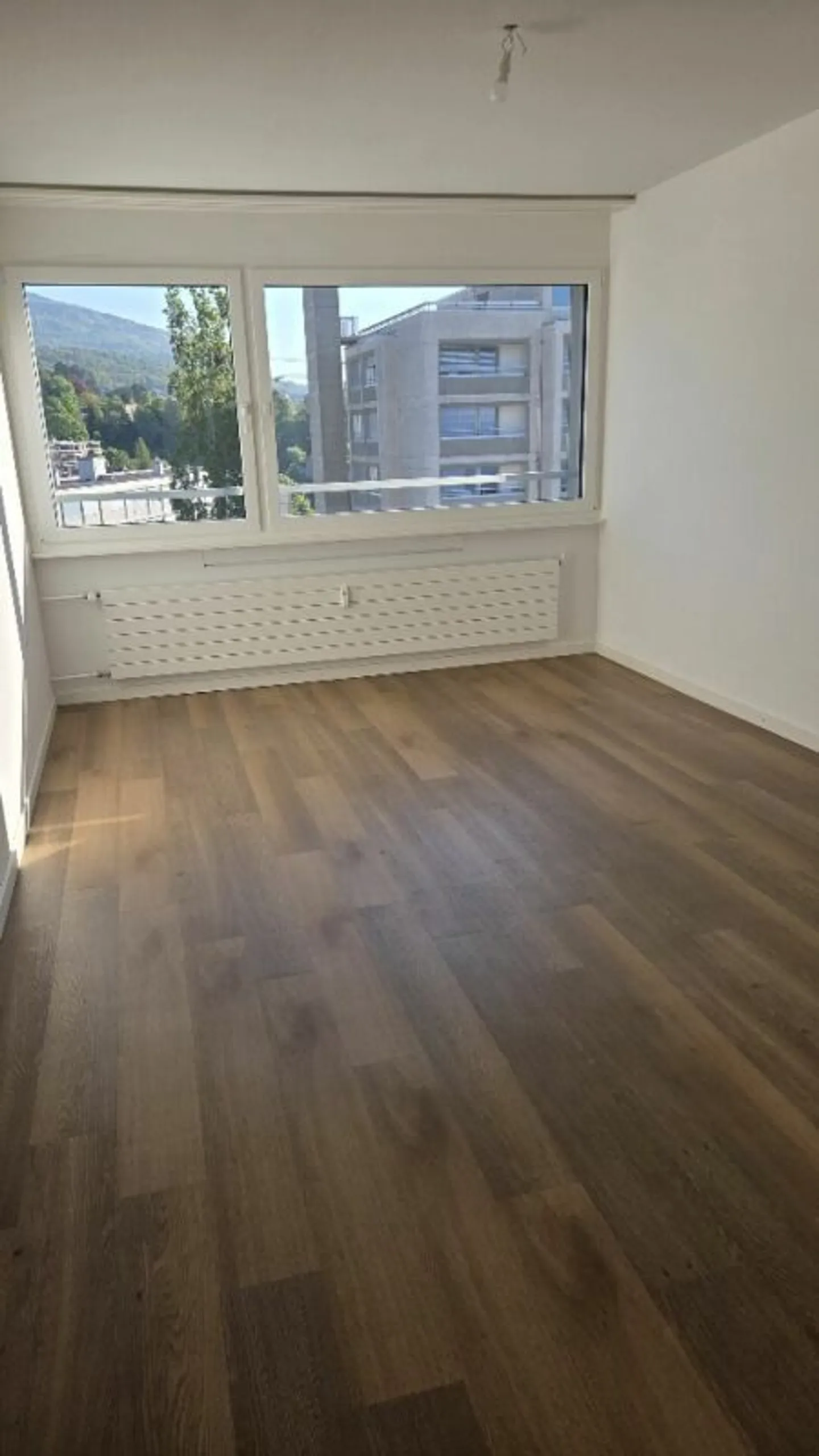 Appartement de quatre pièces avec vue exceptionnelle sur le lac - Photo 6 sur 10