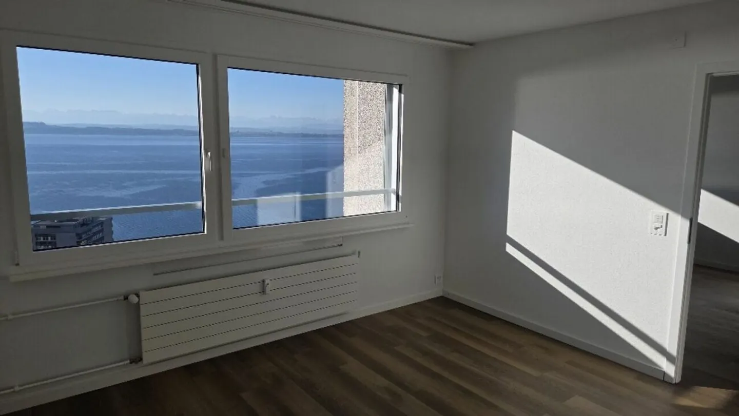 Appartement de quatre pièces avec vue exceptionnelle sur le lac - Photo 7 sur 10