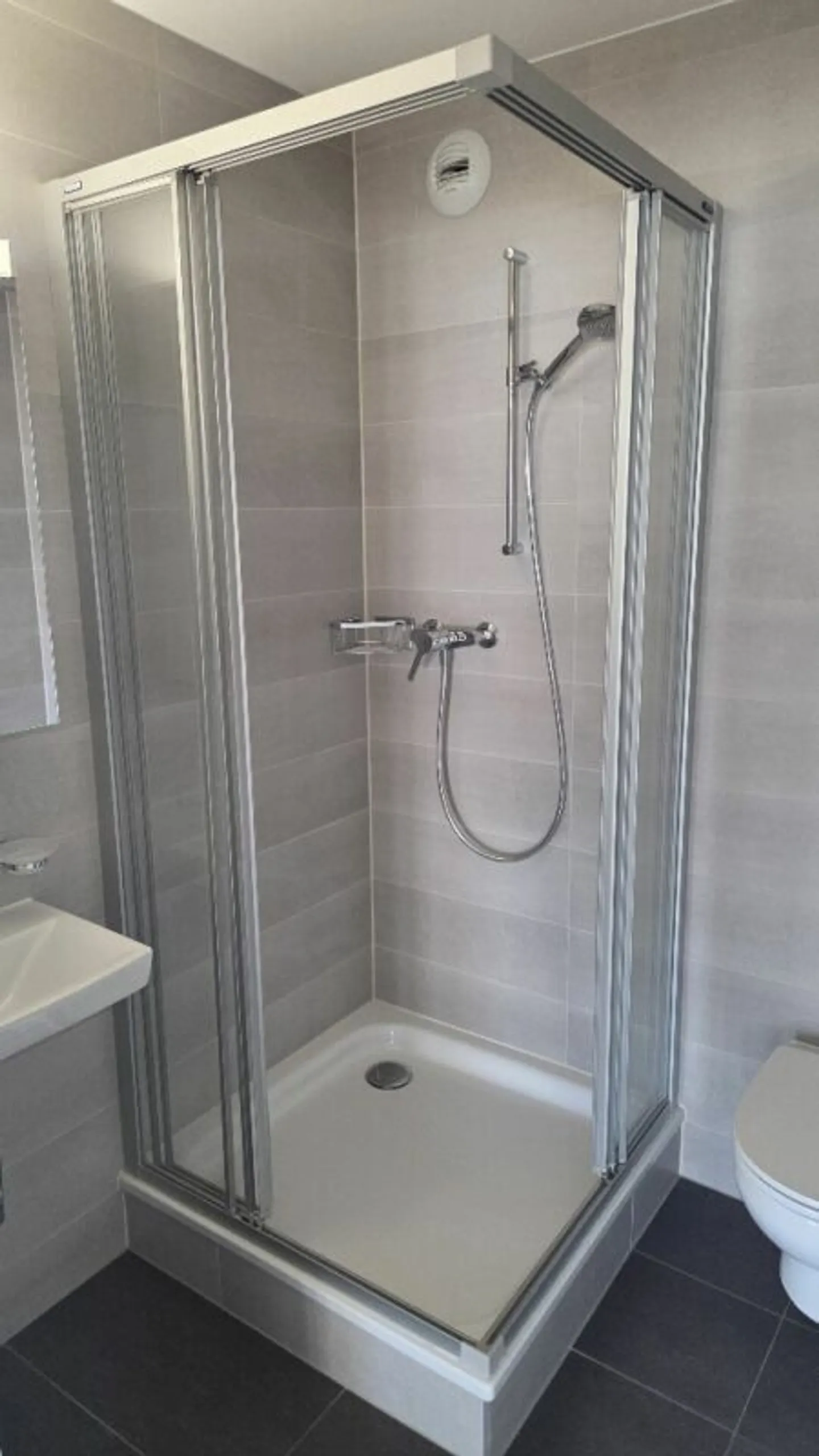 Appartement de quatre pièces avec vue exceptionnelle sur le lac - Photo 9 sur 10