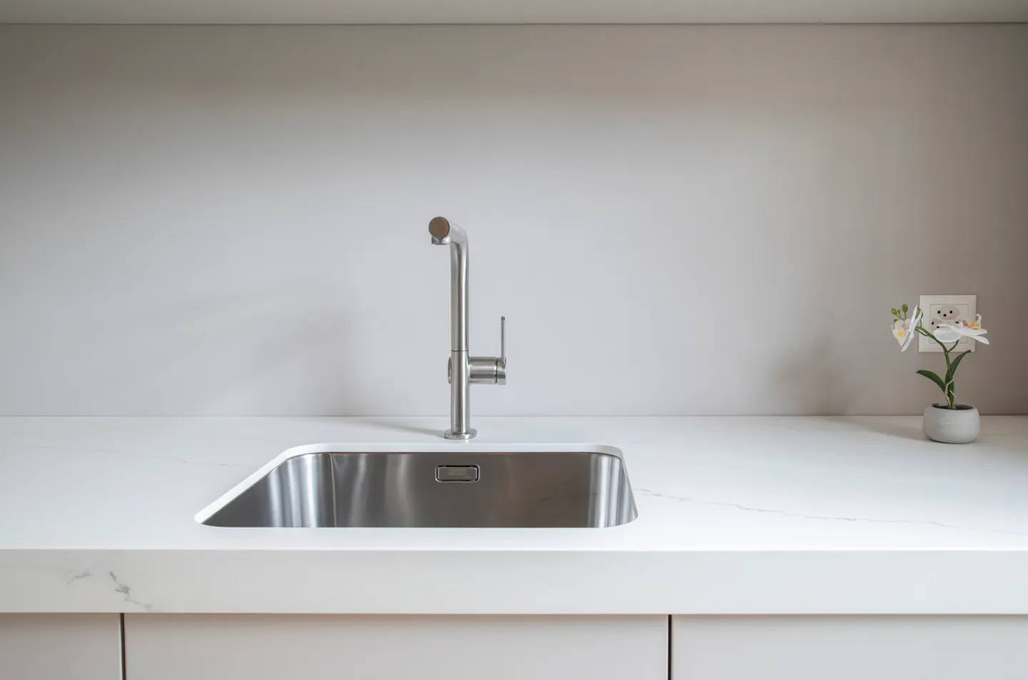 AU SOMMET - PENTHOUSE AVEC VUE SUR LES TOITS DE BASEL - Photo 11 sur 14