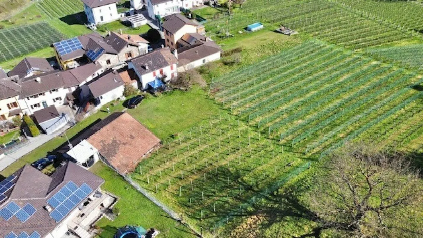 VENDESI A CAMORINO (NUCLEO) - TERRENO EDIFICABILE CON IMMOBILI - Foto 3 di 17