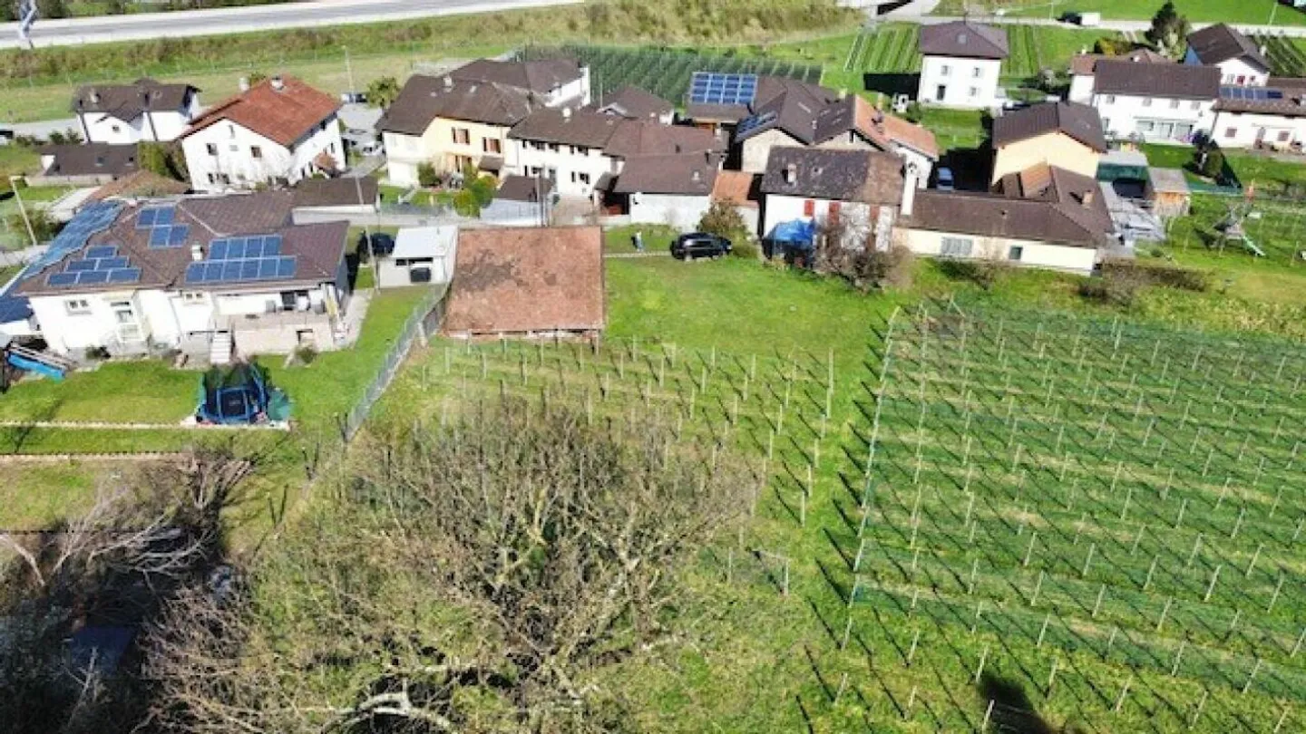 VENDESI A CAMORINO (NUCLEO) - TERRENO EDIFICABILE CON IMMOBILI - Foto 6 di 17