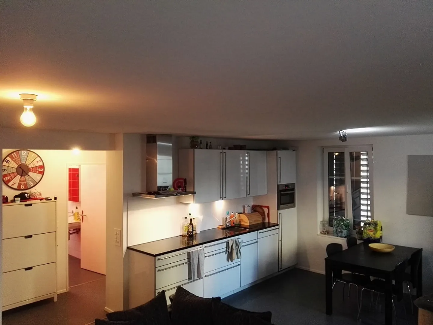 appartamento moderno ampliato e luminoso con grande balcone e giardino - Foto 3 di 7