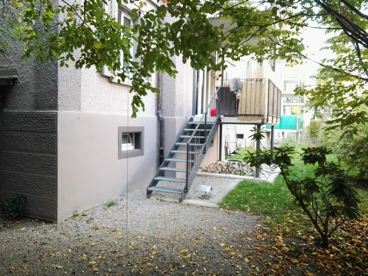appartamento moderno ampliato e luminoso con grande balcone e giardino - Foto 5 di 7