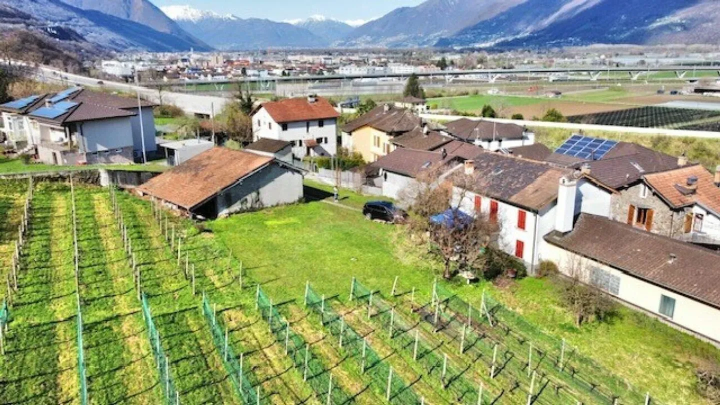 VENDESI A CAMORINO (NUCLEO) - TERRENO EDIFICABILE CON IMMOBILI - Foto 7 di 17