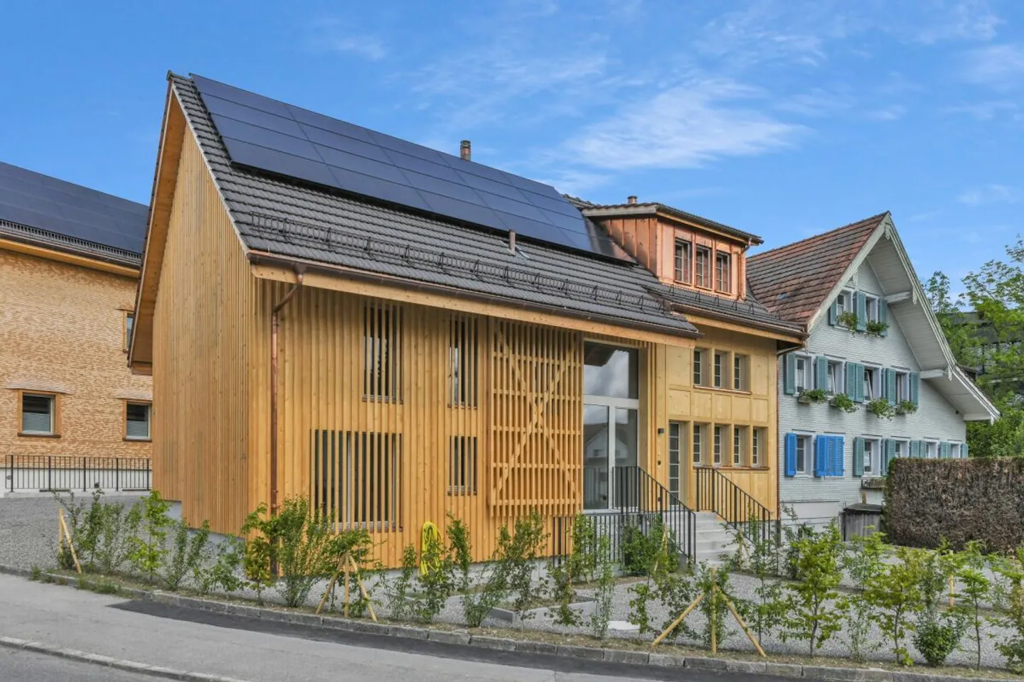 Einziehen und wohlfühlen: Charmanter 3.5-Zimmer-Hausteil, kernsaniert und bezugsbereit in Bazenheid - Foto 1 von 36