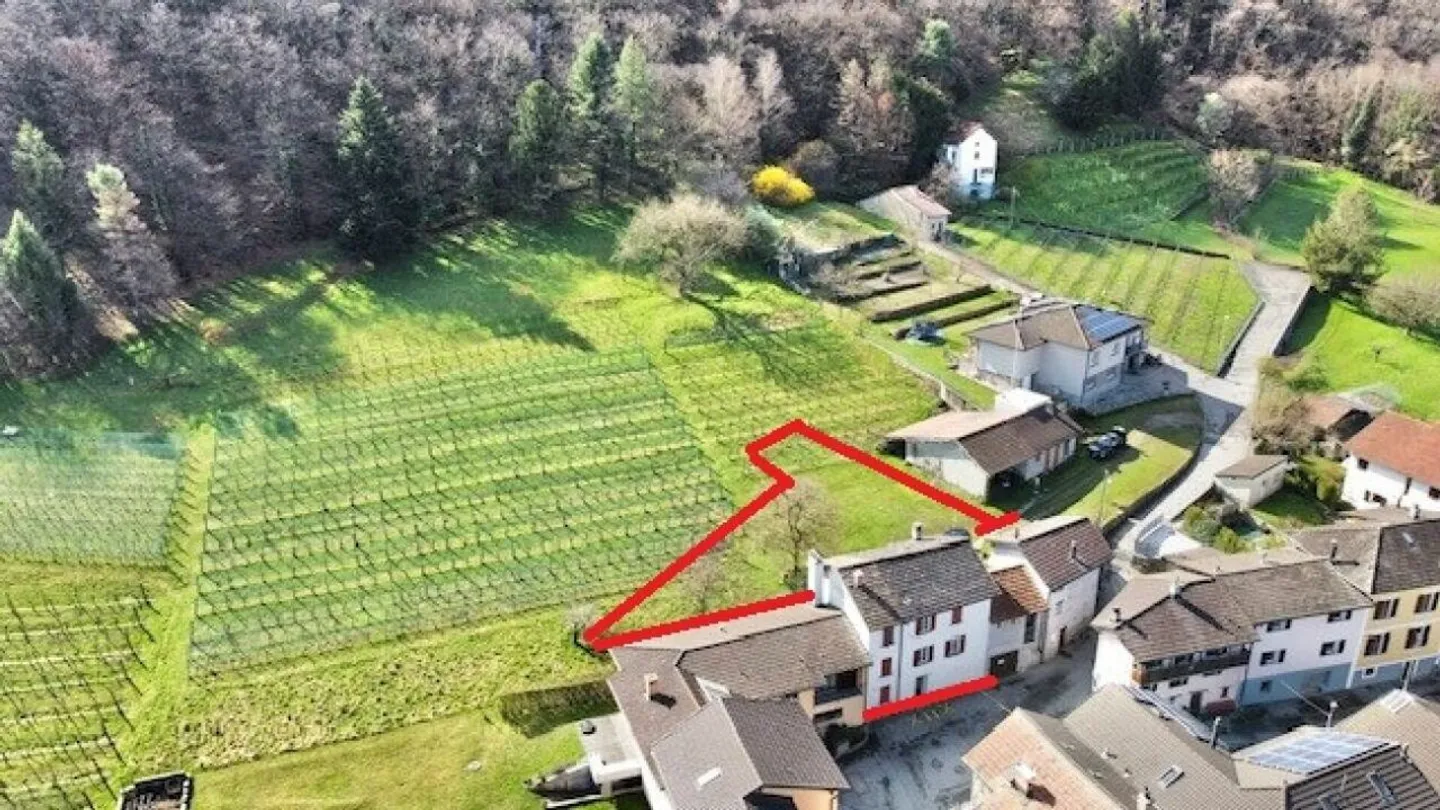 VENDESI A CAMORINO (NUCLEO) - TERRENO EDIFICABILE CON IMMOBILI - Foto 9 di 17