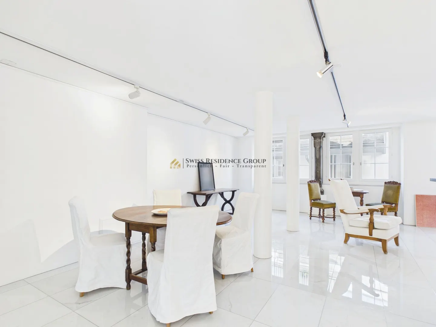 Appartement exclusif de 2,5 pièces avec vue sur le Grossmünster et la Limmat - Photo 6 sur 17