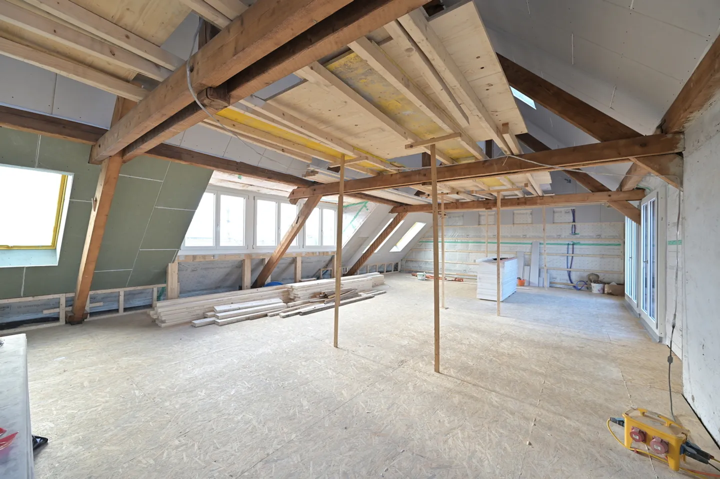 AU SOMMET - PENTHOUSE AVEC VUE SUR LES TOITS DE BASEL - Photo 1 sur 14